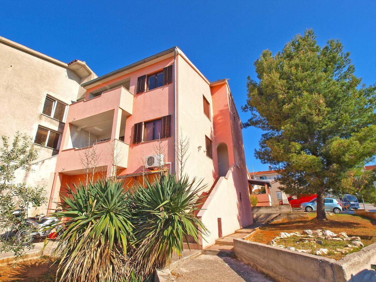 Apartments Sandra 1335 Pula Bagian luar foto