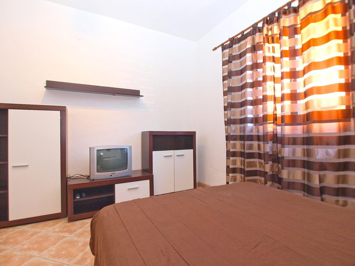 Apartments Sandra 1335 Pula Bagian luar foto