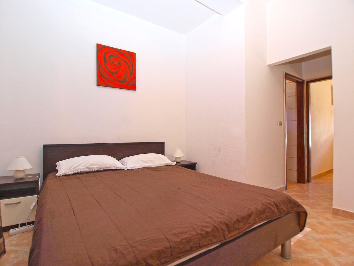 Apartments Sandra 1335 Pula Bagian luar foto